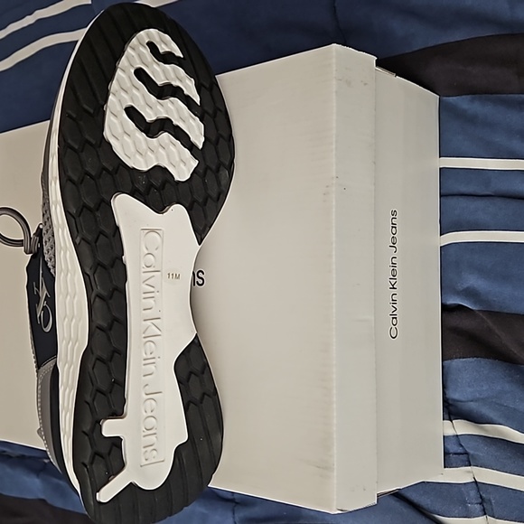 Calvin Klein Mens Arnel Sneakers. BRAND NEW IN ORIGINAL BOX,NEVER WORN!!! - Picture 6 of 7
